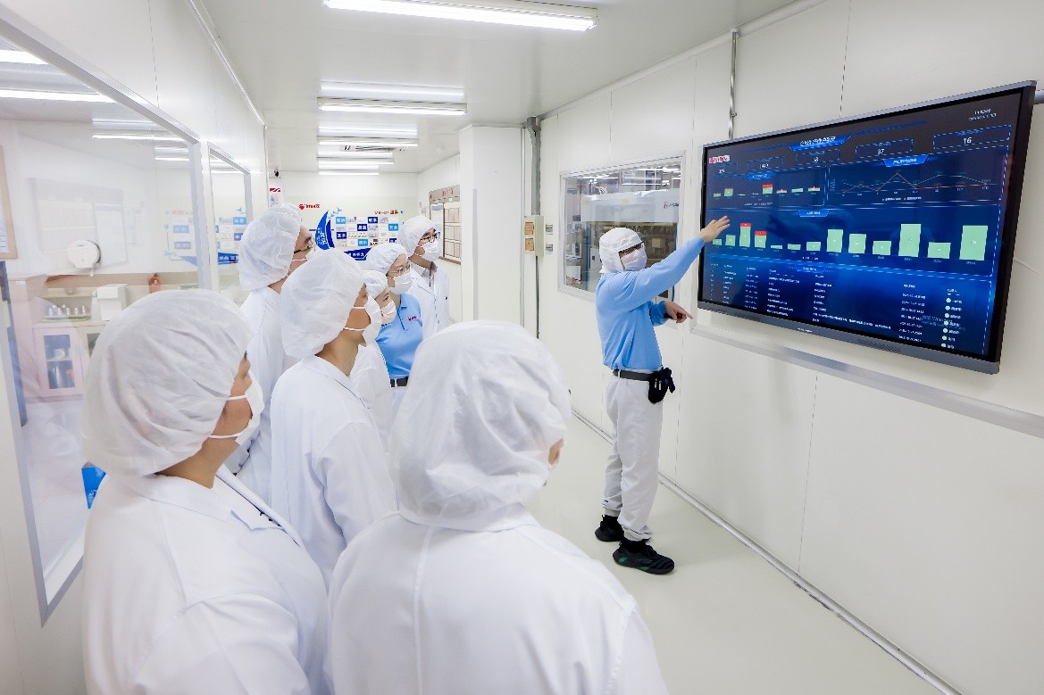 好麗友上海工廠開放日 數(shù)智化品質(zhì)體系守護舌尖上的安全